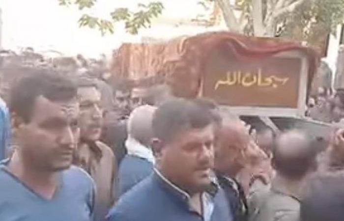 أخبار مصر : وسط حالة من الحزن.. أهالي ميت كنانة بالقليوبية يشيعون جثمان شهيد الواجب