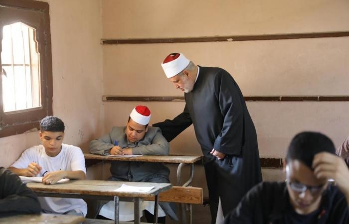 أخبار مصر : طلاب الثانوية الأزهرية يؤدون امتحان اللغة الإنجليزية .. اليوم