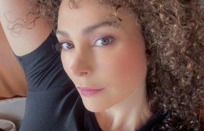 أخبار مصر : أمل حجازي تشارك جمهورها أول صور بعد خلعها الحجاب