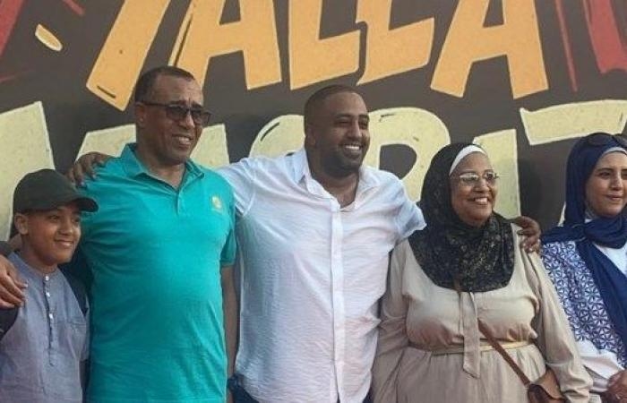 أخبار مصر : بالصور .. أوتاكا مع عائلته في مسرحية يلا مسرح