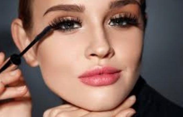 أخبار مصر : تحذير طبي من الماسكرا المقاومة للماء: قد تضر العيون