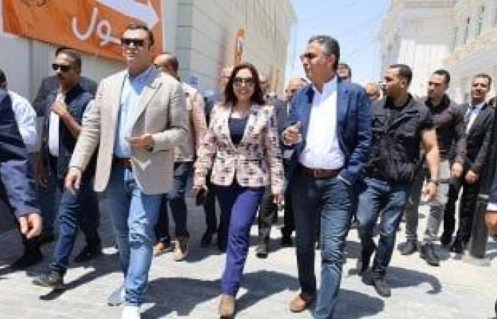 تقارير مصرية : وزير الإسكان يتفقد أبراج "الداون تاون" وبحيرات "كريستال لاجون" بالعلمين الجديدة