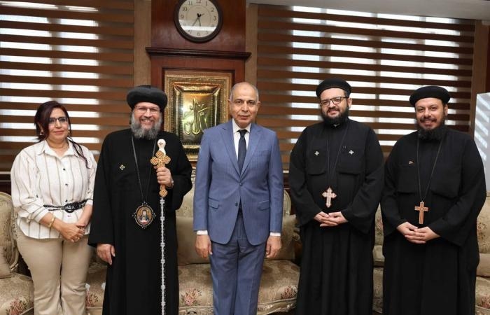 أخبار العالم : محافظ المنيا يستقبل الأنبا بُقطر ويشيد بدور الكنيسة في ترسيخ المحبة والوحدة الوطنية
