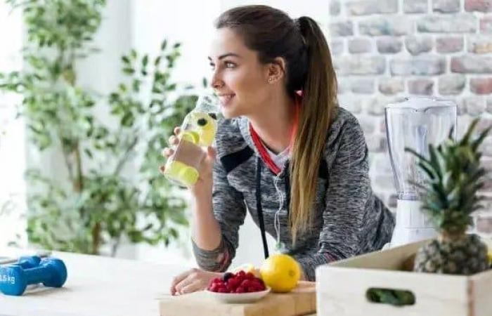 عالم المرأة : 4 مشروبات طبيعية أفضل من البوتوكس.. جربيها بنفسك