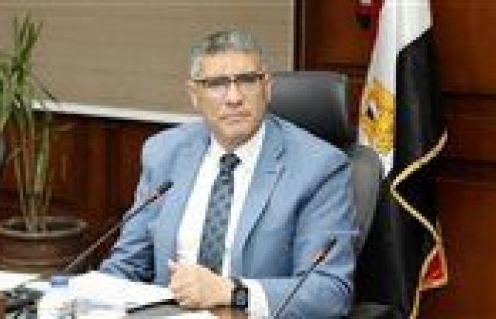 أخبار العالم : تكثيف الحملات على الطرق والمحاور لمواجهة السير العكسي لمركبات "التوك توك" وضبطها بالجيزة