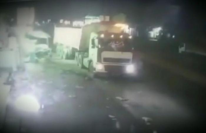 أخبار العالم : الحديدة.. مواطن ينهي حياته بشكل مأساوي بعد أن ألقى بنفسه تحت إطار شاحنة "فيديو"