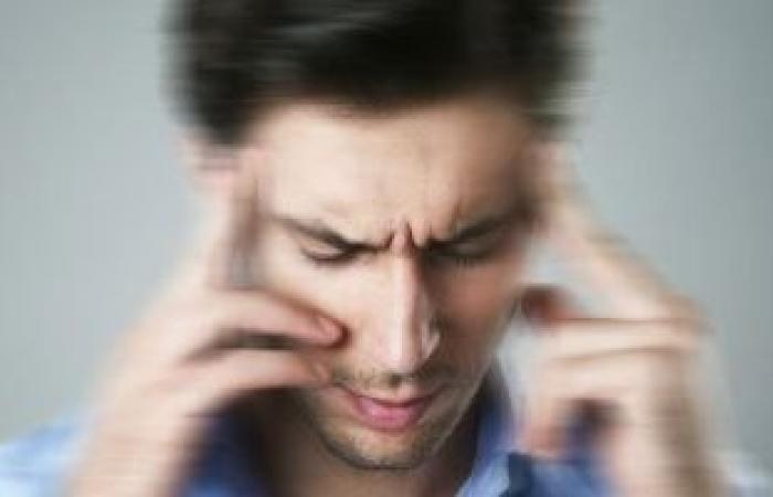 صحة وطب : هل تشعر بدوار عند الوقوف بسرعة؟ كيف تعالجه فى المنزل