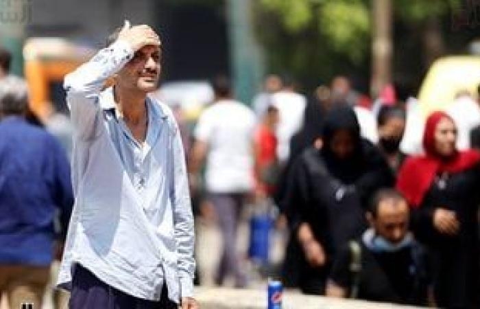 صحة وطب : الطقس الحار هيعرضك للقلق والعصبية.. إزاى ترطب جسمك وتقلل التوتر؟