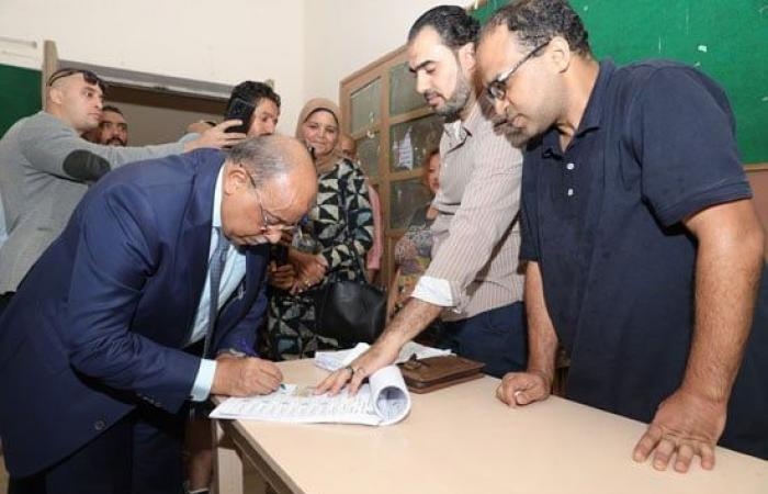 أخبار السياسة : محمود شعراوي نائب رئيس "الجبهة الوطنية" يدلى بصوته فى انتخابات الشيوخ: المشاركة تؤكد دعم القيادة السياسية