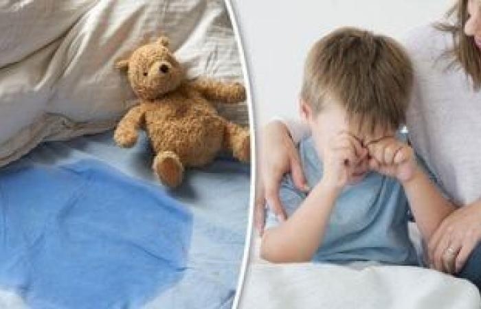 صحة وطب : استشارى يحذر من ربط أصابع الطفل لإيقاف التبول الليلي.. نصائح مهمة