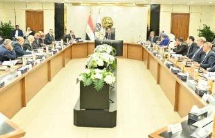 أخبار الاقتصاد : عمومية القابضة للتشييد برئاسة وزير قطاع الأعمال العام تعتمد الموازنة التخطيطية لعام 2025-2026