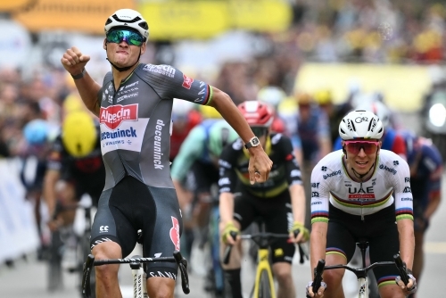 Van der Poel powers into Tour de France lead