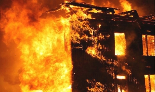 Over 50 Dead in Devastating Mall Fire in Eastern Iraq's Kut City