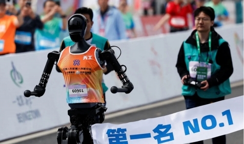 China Hosts World's First Humanoid Half-Marathon as Robots Compete Against Humans