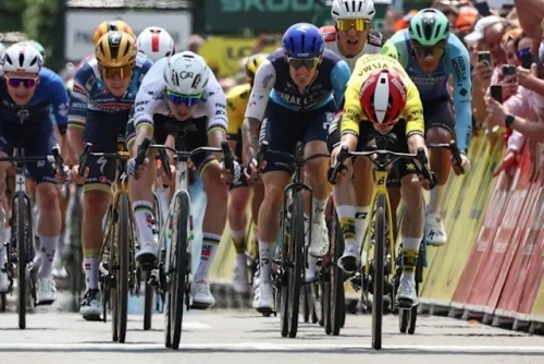 Pogacar edges Vingegaard for opening Dauphine win
