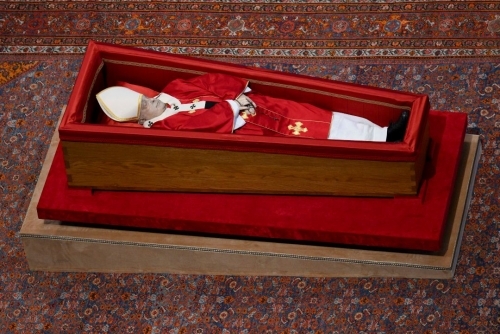 Pope Francis lying in state Tens of thousands bid farewell