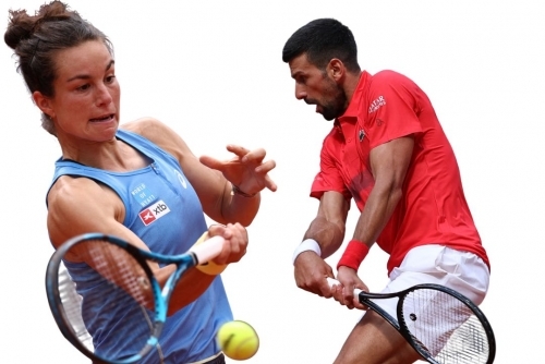 Djokovic into record 19th quarter-final