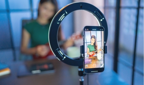 UAE Implements Licensing Rule for Social Media Influencers and Content Creators