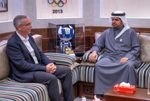 HH Shaikh Isa bin Ali meets World Triathlon Secretary General