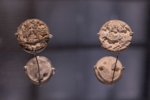 Louvre Abu Dhabi showcases Bahraini artifacts collection