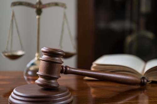 Poet ordered to swear in court over unpaid lyrics