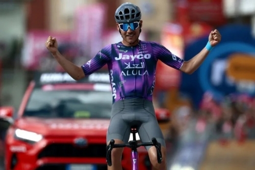 Luke Plapp in great escape as Italy's Ulissi take Giro lead