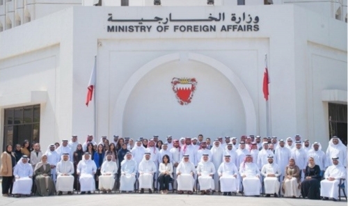 Foreign Minister Commends Efforts in Returning Stranded Bahrainis Home
