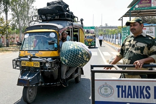 Pakistan offers neutral probe after India threats
