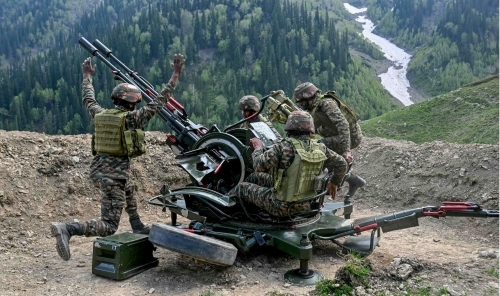 Indian troops shoot dead Pakistani crossing frontier