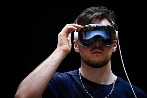 Apple under pressure to shine after AI stumble