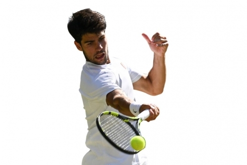 Alcaraz battles into Wimbledon final