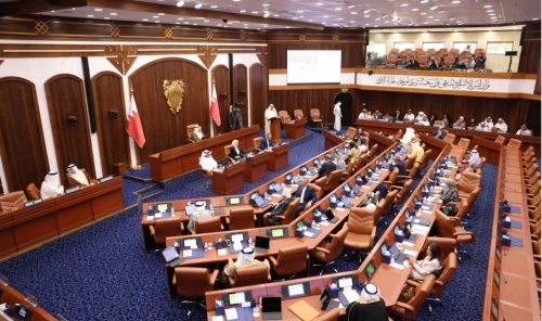 Shura committee reviews 17 draft laws