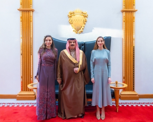 HM King Hamad Receives Daughters of Azerbaijani President at Sakhir Palace