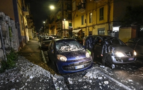 Quake damages buildings, sparks panic in Italy's Naples
