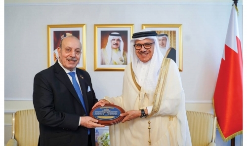 Bahrain's Foreign Minister Bids Farewell to Palestinian Ambassador
