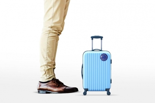 EU lawmakers vote to bar carry-on luggage fees on planes