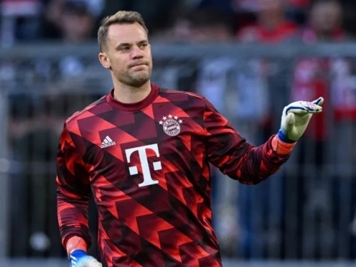 Bayern's Neuer and Upamecano return to training