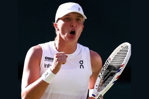Swiatek and Anisimova chase history