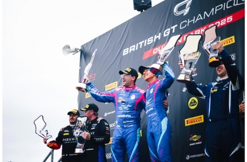 2Seas celebrates dominant wins at British GT in Oulton Park