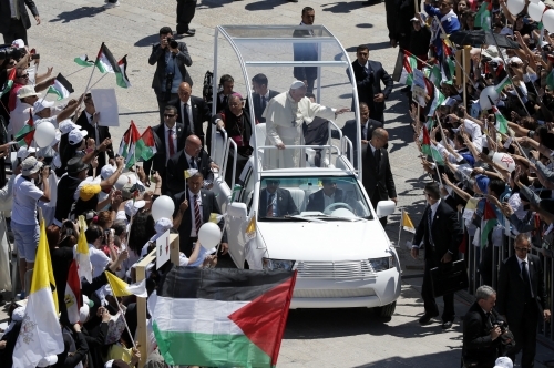 Francis's popemobile converted into clinic for Gazan children
