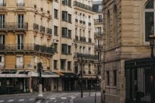 Paris thieves bag massive haul of luxury leather goods