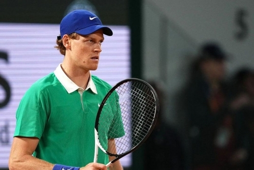Sinner thrashes retiring Gasquet at French Open, Zverev, Andreeva through