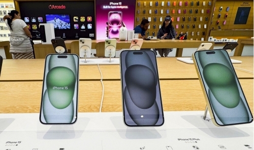 Trump expands Apple tariff threat to all smartphones