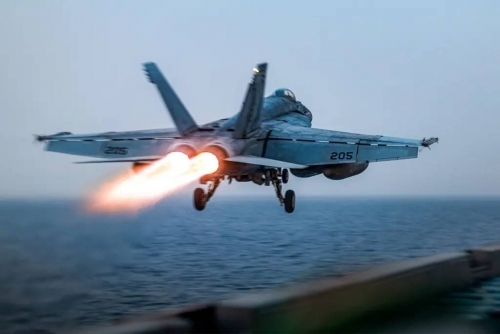 US fighter jet sinks into sea