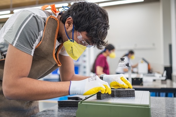 Ahmedabad University Opens 24?-7 Student-Managed Tinkerers' Lab Equipped with Cutting-Edge Tools
