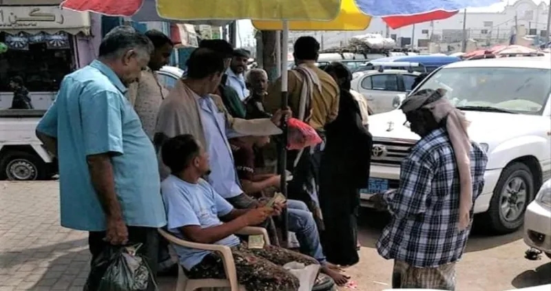 مع تضييق الخناق من "مركزي عدن".. شركات صرافة على وشك الإفلاس والهروب