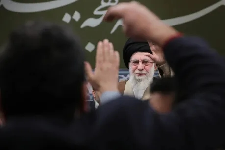 هزيمة إيران تعجل بنهاية شبكة وكلائها في المنطقة.. الحوثي الهدف القادم