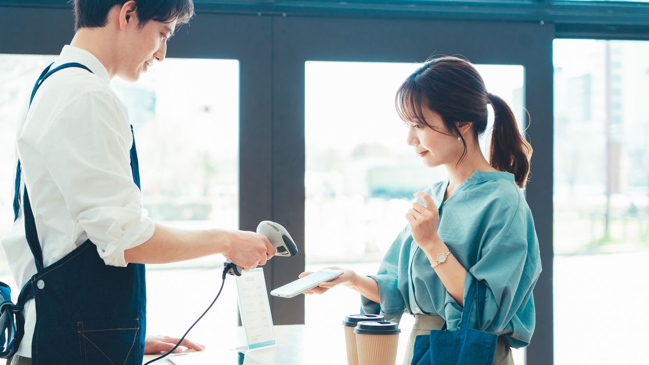 Barcodes and QR Codes Become New Standard for Cashless Payments in Japan