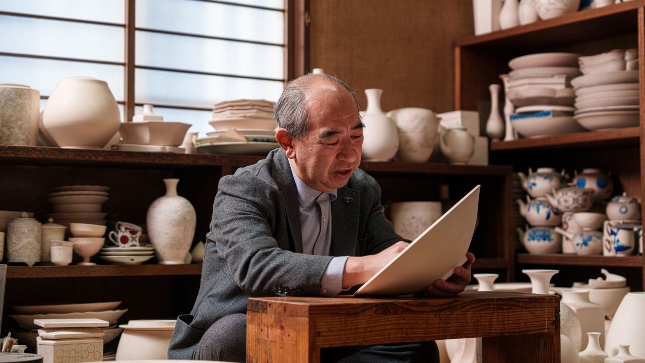 A Ceramics Living Treasure: Imaizumi Imaemon Finds Inspiration in Falling Snow