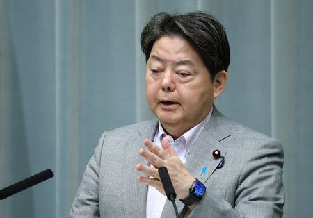Japan Looking Closely at Trump's Tariff Policy: Spokesman